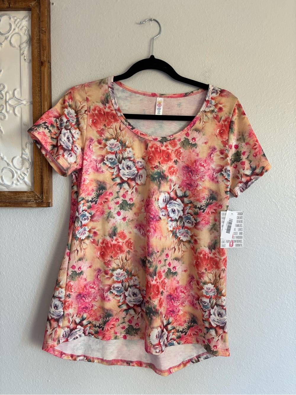 LulaRoe women’s t-shirt size small floral colorful NWT spring summer top peach